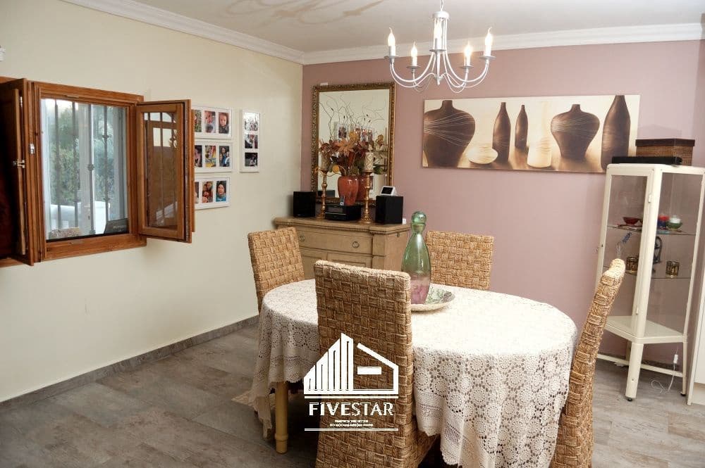 4 makuuhuone Huvila myytävänä paikassa Turis mukana uima-altaan 
autotalli - 260 000 € (Ref: 9041969)