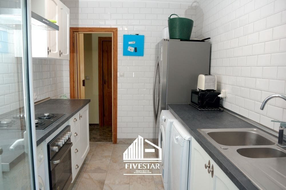 4 makuuhuone Huvila myytävänä paikassa Turis mukana uima-altaan 
autotalli - 260 000 € (Ref: 9041969)