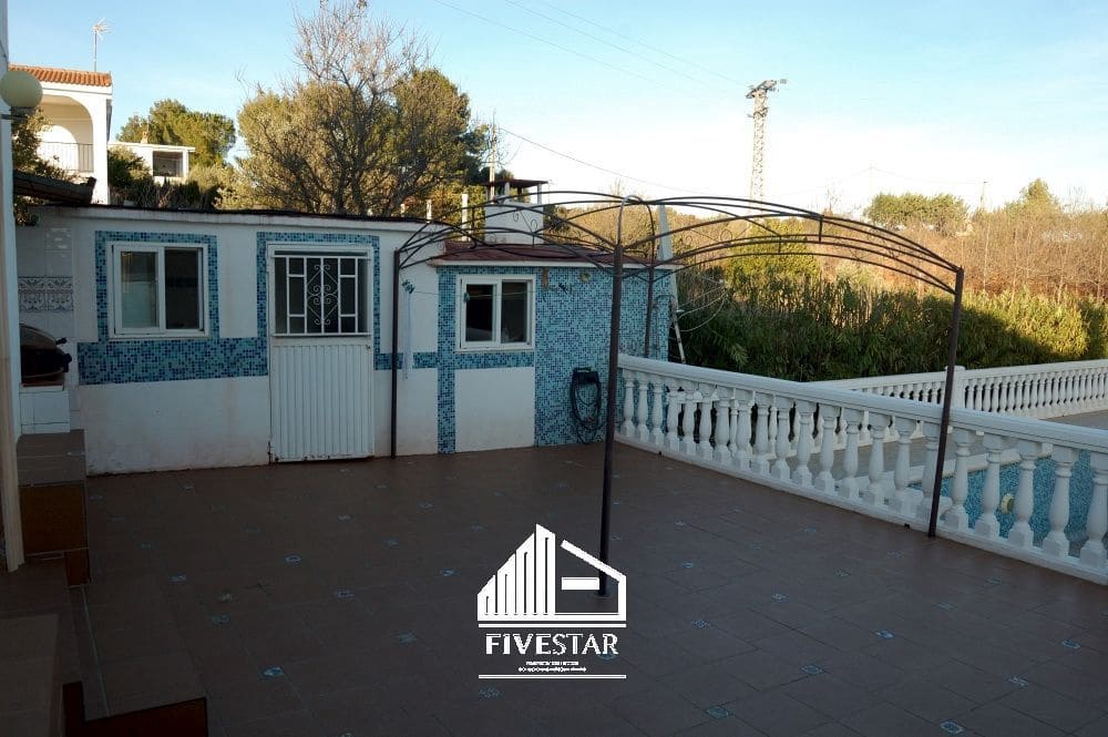 4 makuuhuone Huvila myytävänä paikassa Turis mukana uima-altaan 
autotalli - 260 000 € (Ref: 9041969)