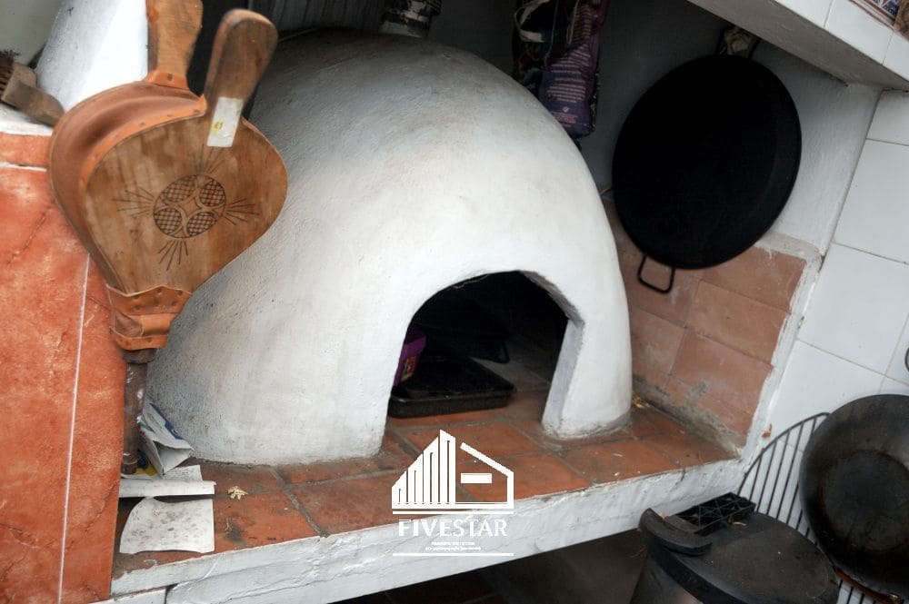 4 makuuhuone Huvila myytävänä paikassa Turis mukana uima-altaan 
autotalli - 260 000 € (Ref: 9041969)