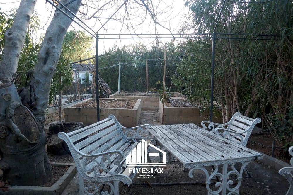 4 makuuhuone Huvila myytävänä paikassa Turis mukana uima-altaan 
autotalli - 260 000 € (Ref: 9041969)