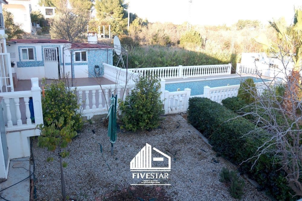 4 makuuhuone Huvila myytävänä paikassa Turis mukana uima-altaan 
autotalli - 260 000 € (Ref: 9041969)