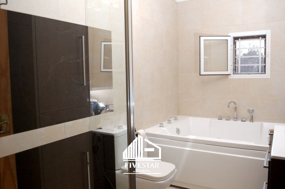 4 makuuhuone Huvila myytävänä paikassa Turis mukana uima-altaan 
autotalli - 260 000 € (Ref: 9041969)