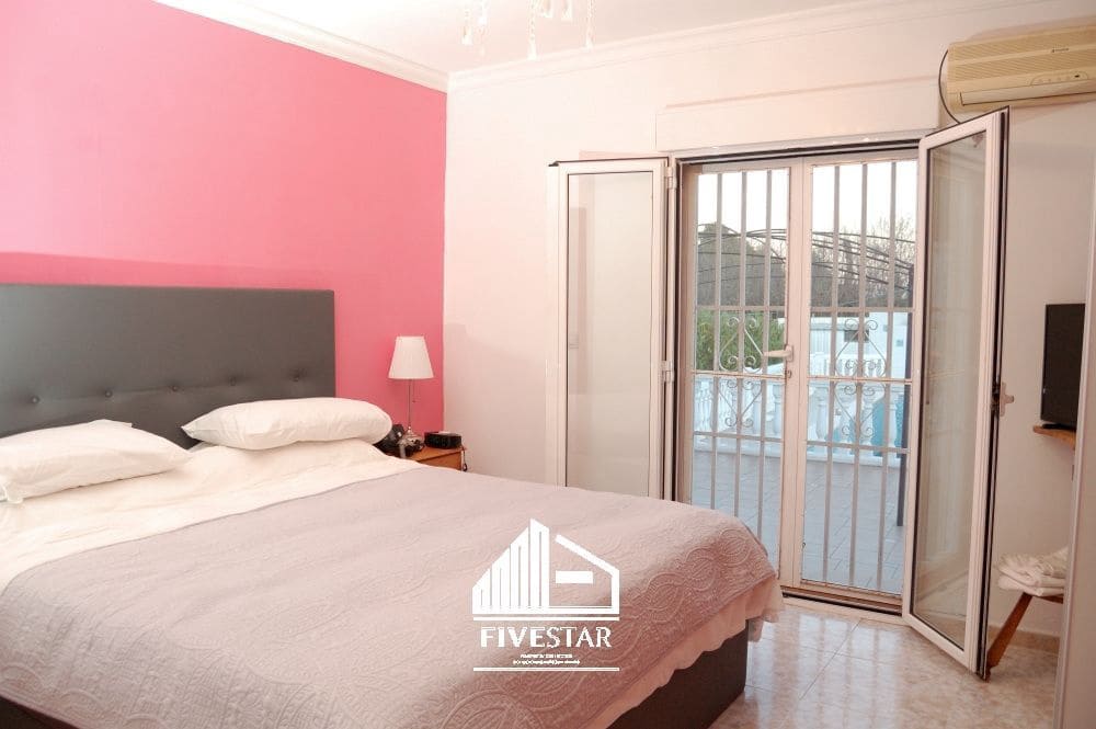 4 makuuhuone Huvila myytävänä paikassa Turis mukana uima-altaan 
autotalli - 260 000 € (Ref: 9041969)