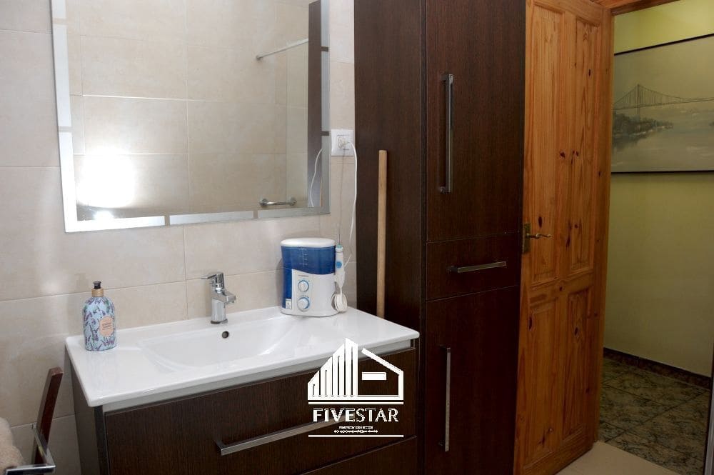 4 makuuhuone Huvila myytävänä paikassa Turis mukana uima-altaan 
autotalli - 260 000 € (Ref: 9041969)