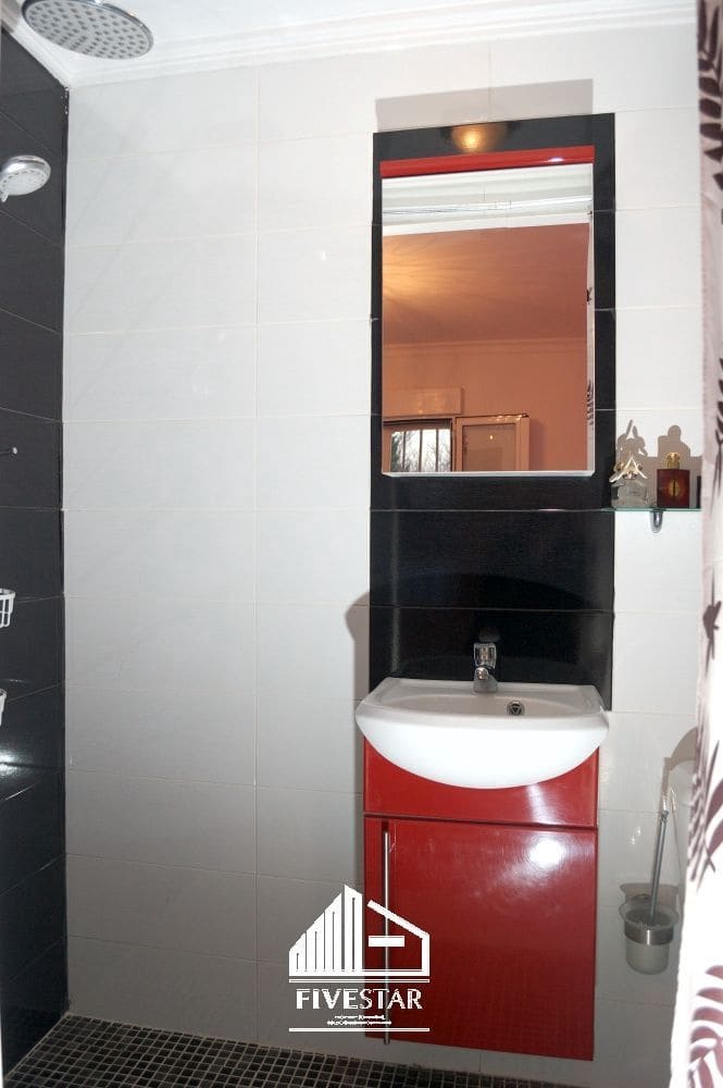 4 makuuhuone Huvila myytävänä paikassa Turis mukana uima-altaan 
autotalli - 260 000 € (Ref: 9041969)