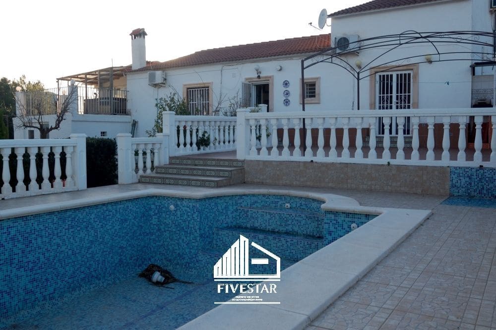 4 makuuhuone Huvila myytävänä paikassa Turis mukana uima-altaan 
autotalli - 260 000 € (Ref: 9041969)