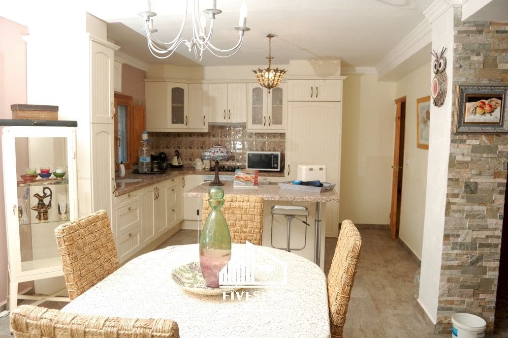 4 makuuhuone Huvila myytävänä paikassa Turis mukana uima-altaan 
autotalli - 260 000 € (Ref: 9041969)