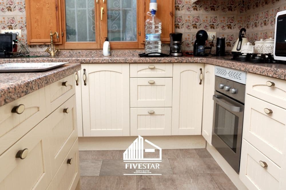 4 makuuhuone Huvila myytävänä paikassa Turis mukana uima-altaan 
autotalli - 260 000 € (Ref: 9041969)