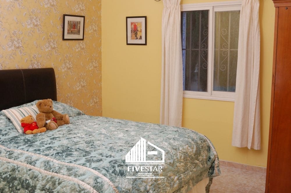 4 makuuhuone Huvila myytävänä paikassa Turis mukana uima-altaan 
autotalli - 260 000 € (Ref: 9041969)