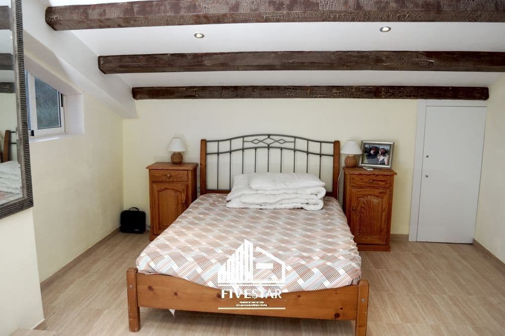 4 makuuhuone Huvila myytävänä paikassa Turis mukana uima-altaan 
autotalli - 260 000 € (Ref: 9041969)