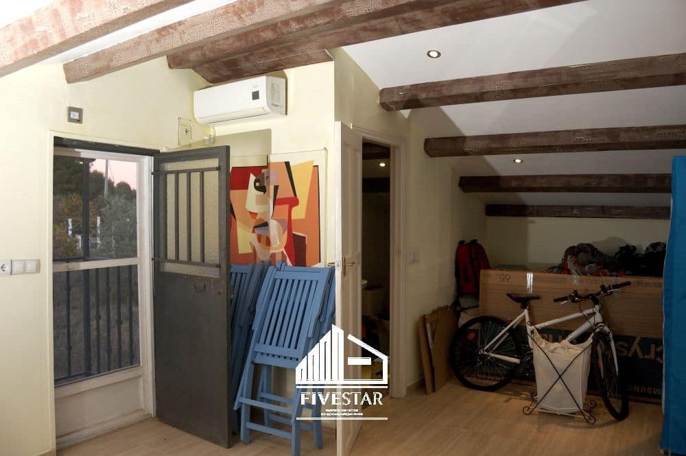 4 makuuhuone Huvila myytävänä paikassa Turis mukana uima-altaan 
autotalli - 260 000 € (Ref: 9041969)