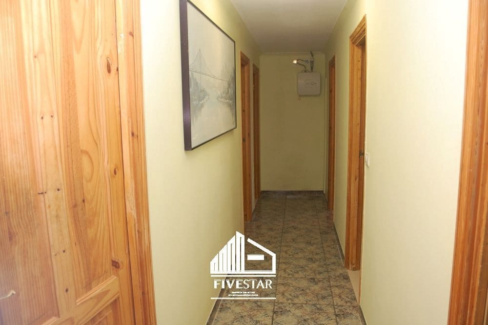 4 makuuhuone Huvila myytävänä paikassa Turis mukana uima-altaan 
autotalli - 260 000 € (Ref: 9041969)