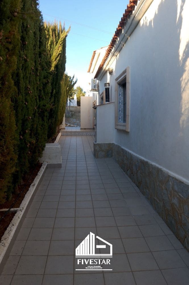 4 makuuhuone Huvila myytävänä paikassa Turis mukana uima-altaan 
autotalli - 260 000 € (Ref: 9041969)