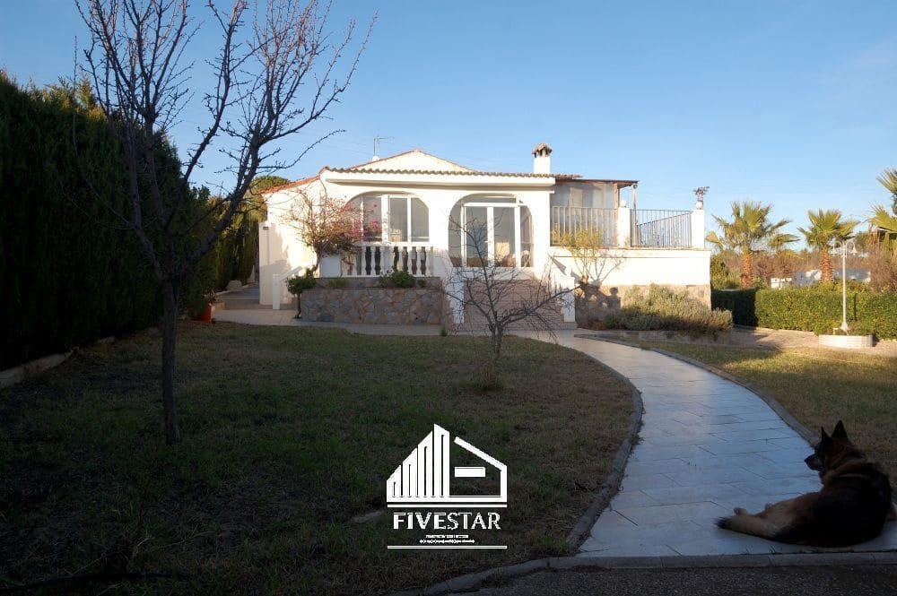 4 makuuhuone Huvila myytävänä paikassa Turis mukana uima-altaan 
autotalli - 260 000 € (Ref: 9041969)