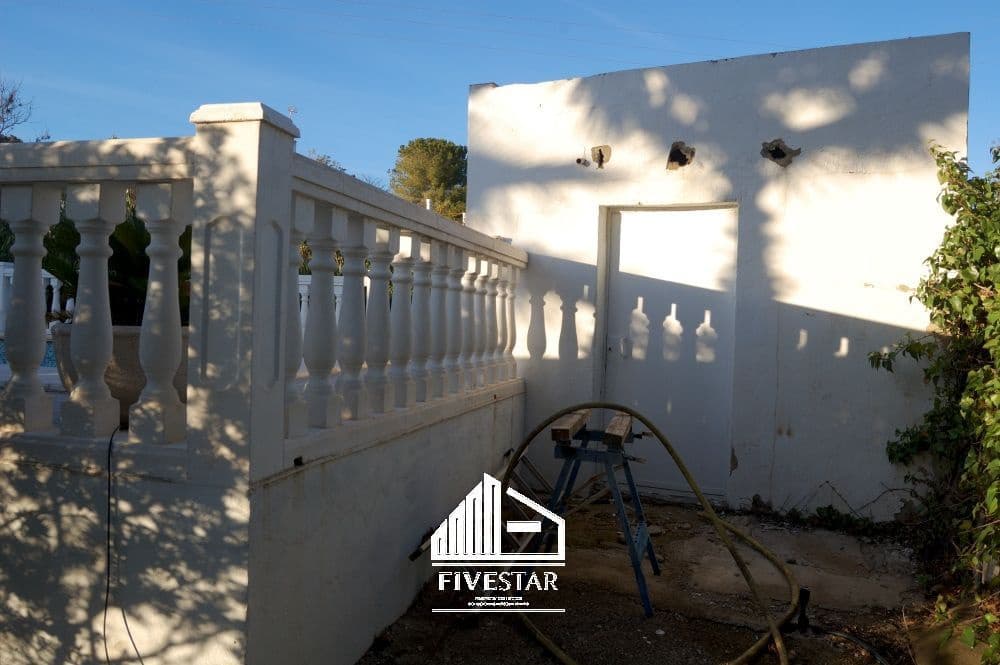 4 makuuhuone Huvila myytävänä paikassa Turis mukana uima-altaan 
autotalli - 260 000 € (Ref: 9041969)