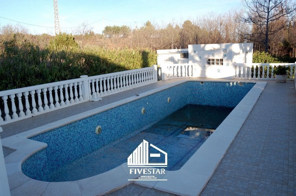 4 makuuhuone Huvila myytävänä paikassa Turis mukana uima-altaan 
autotalli - 260 000 € (Ref: 9041969)