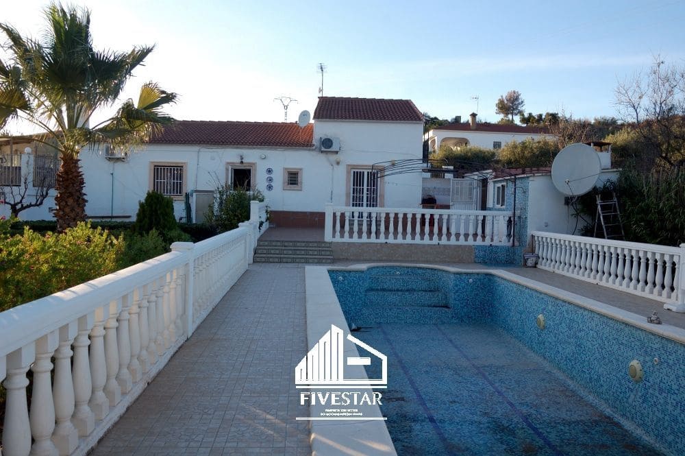 4 makuuhuone Huvila myytävänä paikassa Turis mukana uima-altaan 
autotalli - 260 000 € (Ref: 9041969)