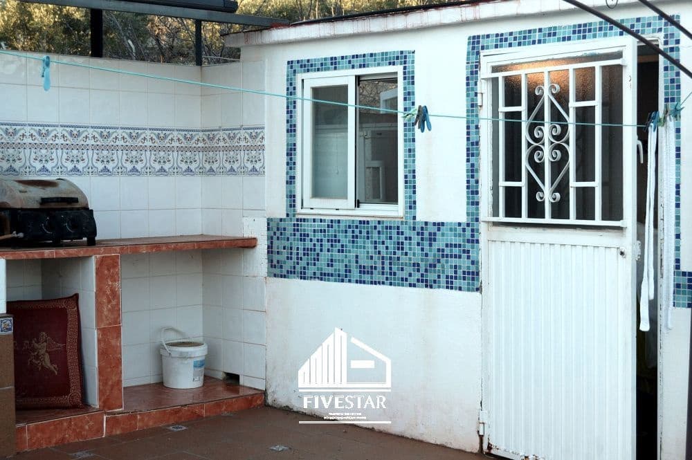 4 makuuhuone Huvila myytävänä paikassa Turis mukana uima-altaan 
autotalli - 260 000 € (Ref: 9041969)