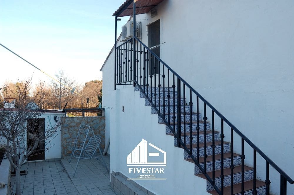 4 makuuhuone Huvila myytävänä paikassa Turis mukana uima-altaan 
autotalli - 260 000 € (Ref: 9041969)