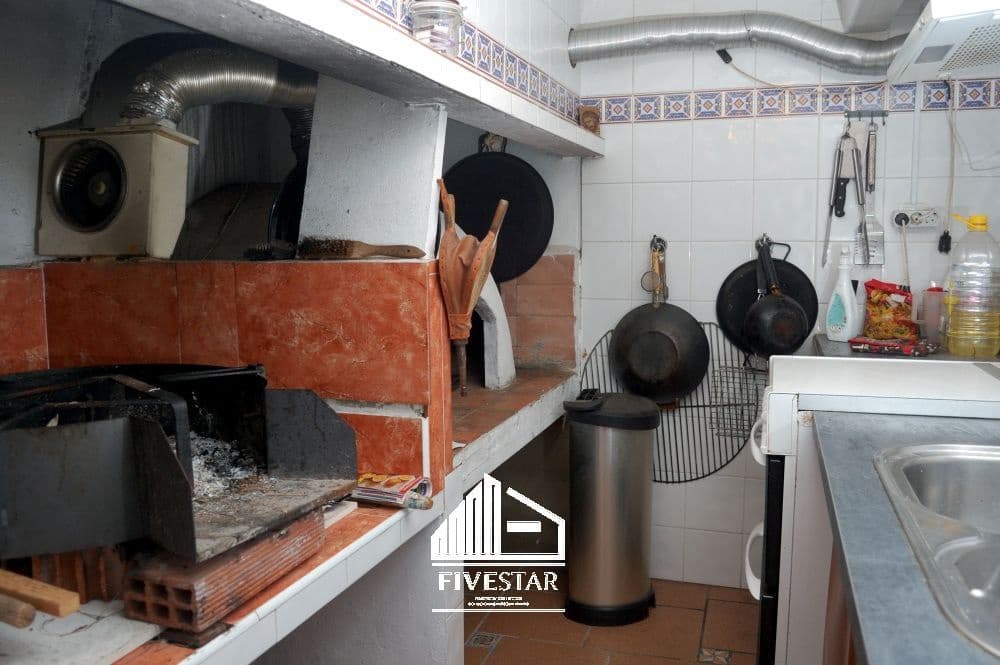 4 makuuhuone Huvila myytävänä paikassa Turis mukana uima-altaan 
autotalli - 260 000 € (Ref: 9041969)