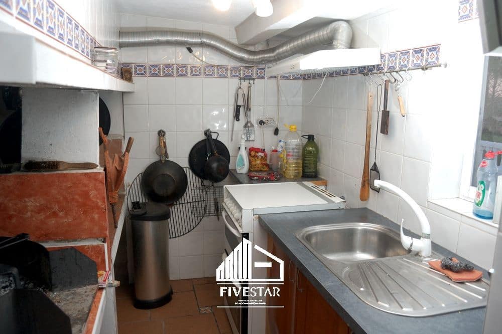 4 makuuhuone Huvila myytävänä paikassa Turis mukana uima-altaan 
autotalli - 260 000 € (Ref: 9041969)