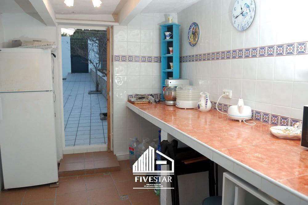 4 makuuhuone Huvila myytävänä paikassa Turis mukana uima-altaan 
autotalli - 260 000 € (Ref: 9041969)