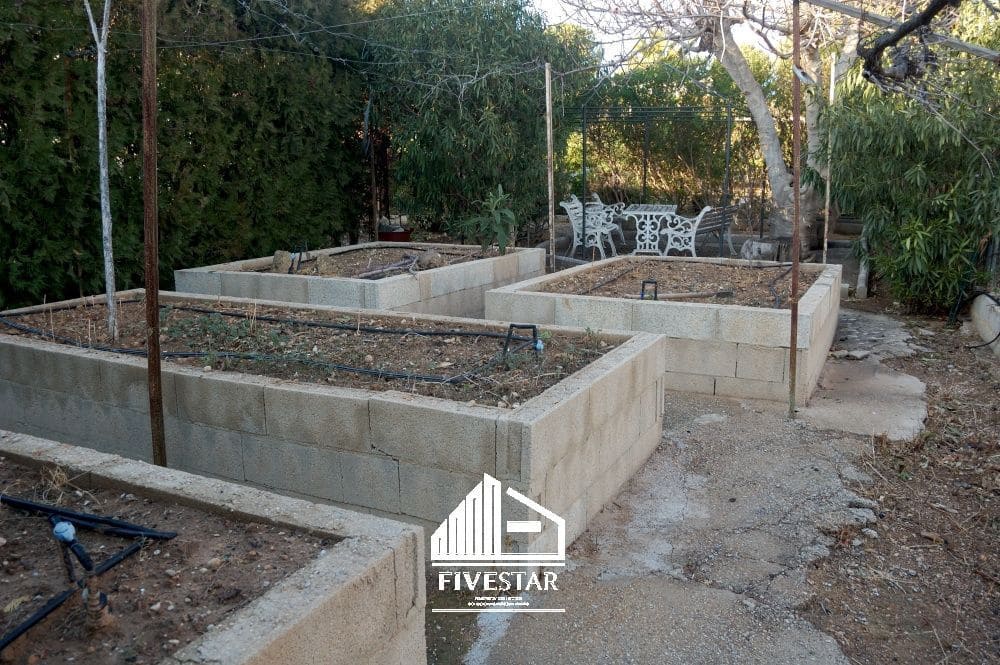 4 makuuhuone Huvila myytävänä paikassa Turis mukana uima-altaan 
autotalli - 260 000 € (Ref: 9041969)