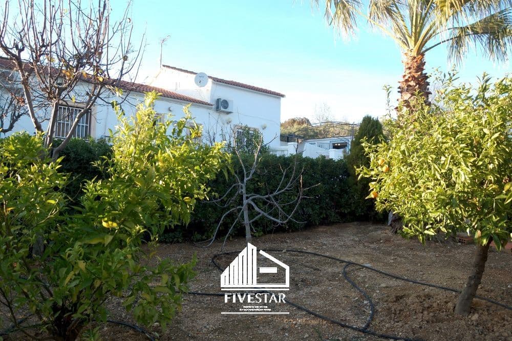 4 makuuhuone Huvila myytävänä paikassa Turis mukana uima-altaan 
autotalli - 260 000 € (Ref: 9041969)