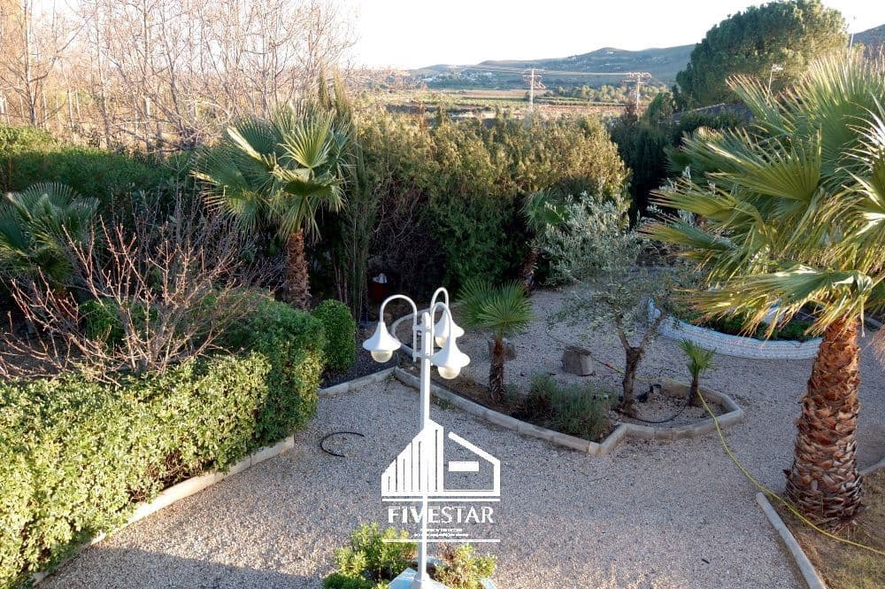 4 makuuhuone Huvila myytävänä paikassa Turis mukana uima-altaan 
autotalli - 260 000 € (Ref: 9041969)