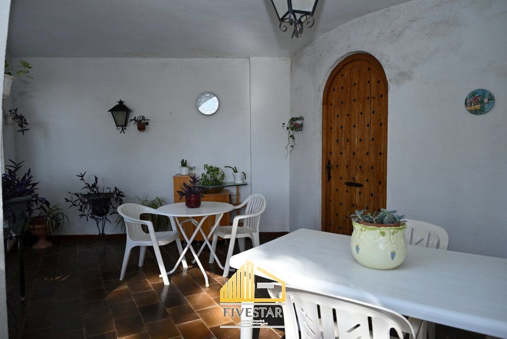 6 soveværelse Villa til salg i Montserrat med swimmingpool garage - € 480.000 (Ref: 9217002)