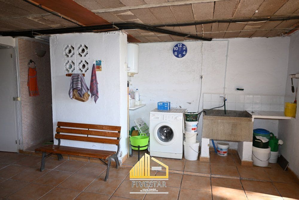 6 soveværelse Villa til salg i Montserrat med swimmingpool garage - € 480.000 (Ref: 9217002)