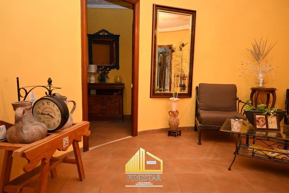 6 soveværelse Villa til salg i Montserrat med swimmingpool garage - € 480.000 (Ref: 9217002)