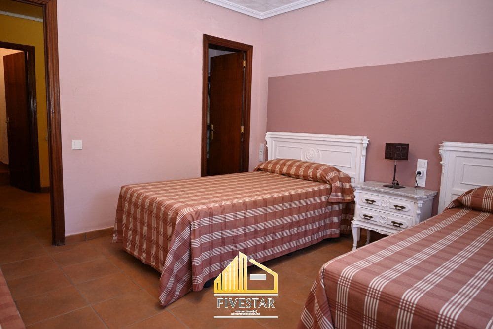 6 soveværelse Villa til salg i Montserrat med swimmingpool garage - € 480.000 (Ref: 9217002)