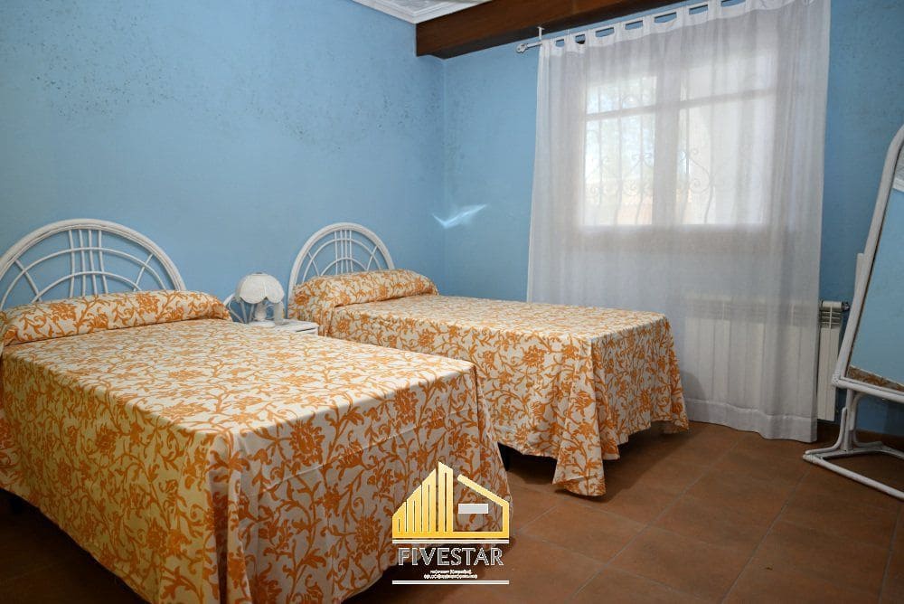 6 soveværelse Villa til salg i Montserrat med swimmingpool garage - € 480.000 (Ref: 9217002)