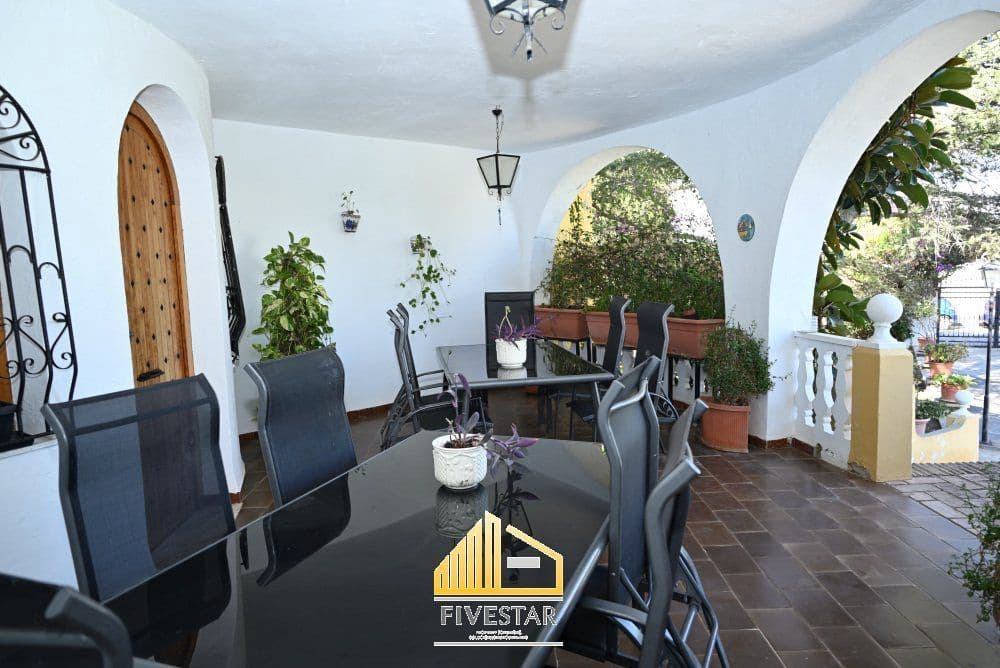 6 soveværelse Villa til salg i Montserrat med swimmingpool garage - € 480.000 (Ref: 9217002)