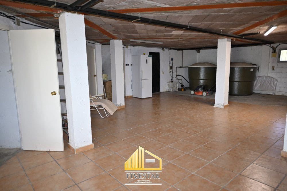 6 soveværelse Villa til salg i Montserrat med swimmingpool garage - € 480.000 (Ref: 9217002)