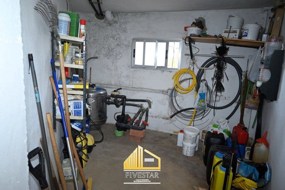 6 soveværelse Villa til salg i Montserrat med swimmingpool garage - € 480.000 (Ref: 9217002)