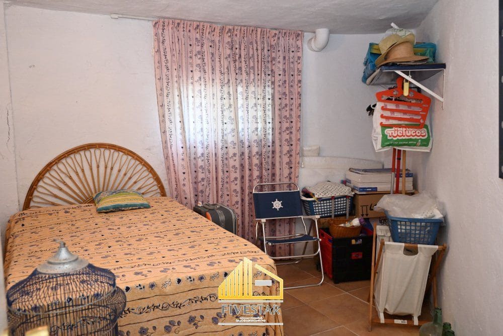 6 soveværelse Villa til salg i Montserrat med swimmingpool garage - € 480.000 (Ref: 9217002)