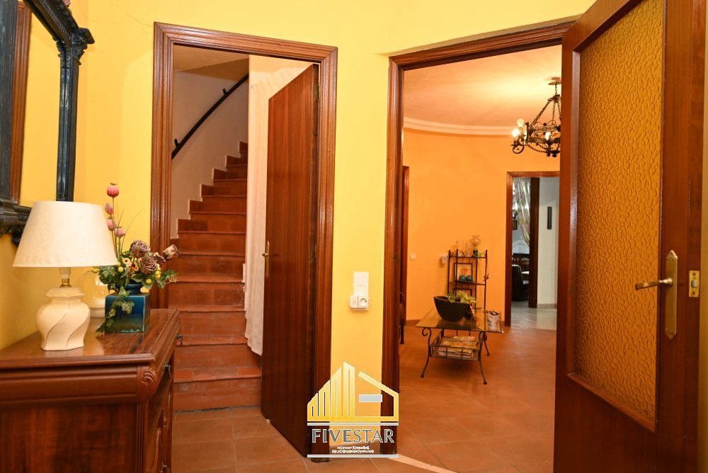 6 soveværelse Villa til salg i Montserrat med swimmingpool garage - € 480.000 (Ref: 9217002)