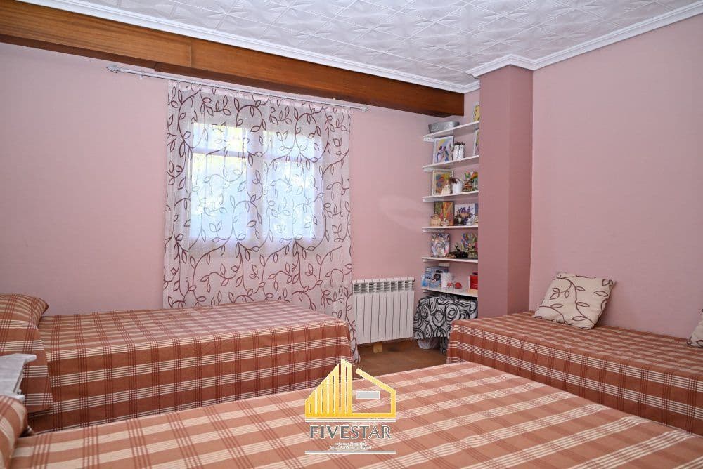 6 soveværelse Villa til salg i Montserrat med swimmingpool garage - € 480.000 (Ref: 9217002)