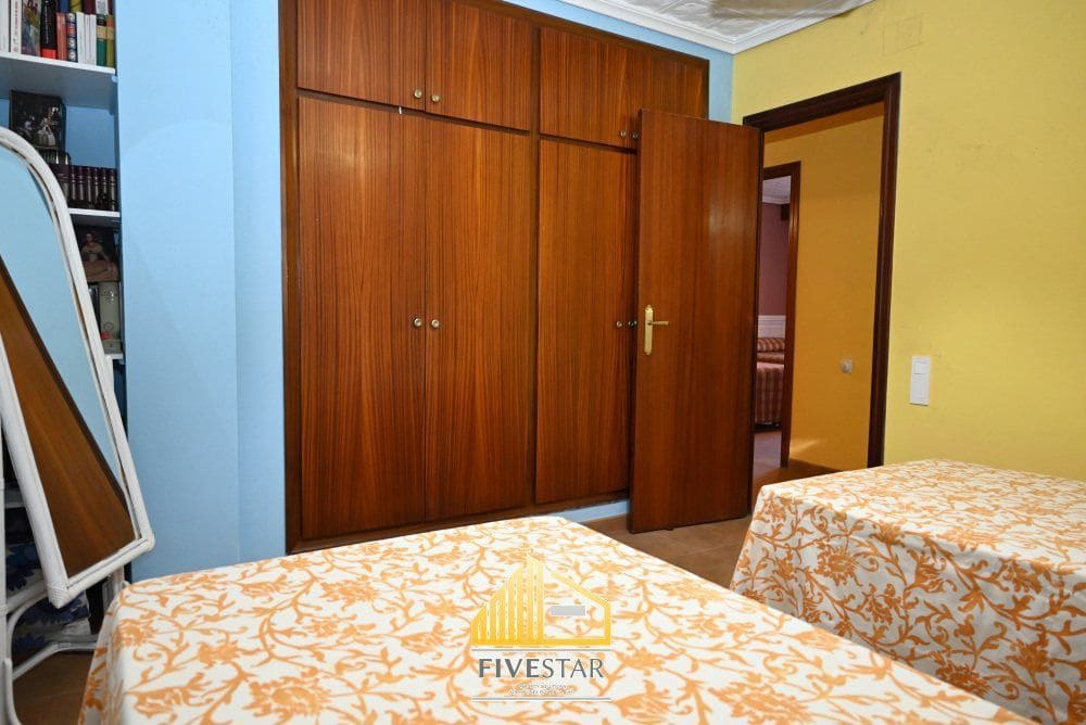 6 soveværelse Villa til salg i Montserrat med swimmingpool garage - € 480.000 (Ref: 9217002)