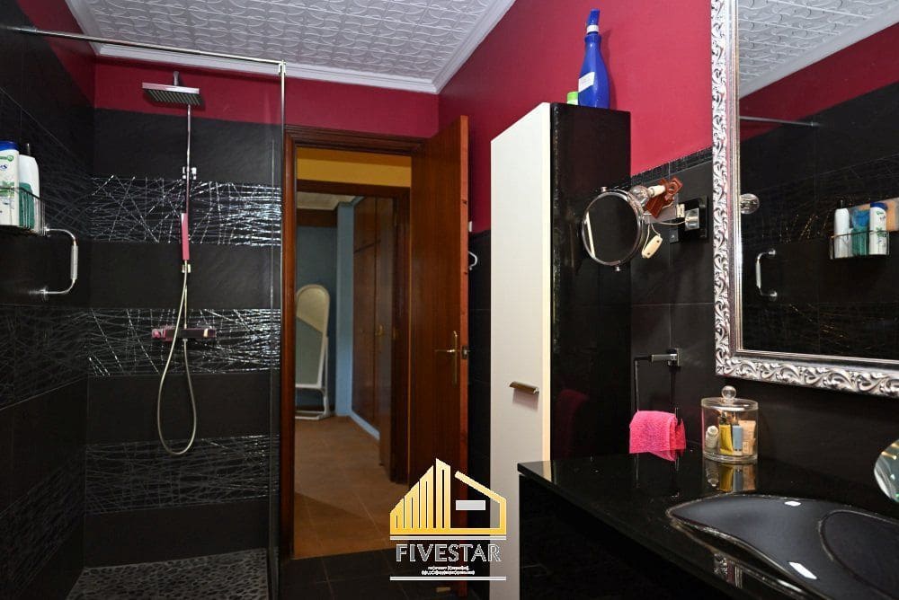 6 soveværelse Villa til salg i Montserrat med swimmingpool garage - € 480.000 (Ref: 9217002)