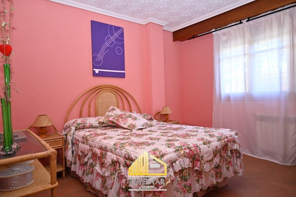 6 soveværelse Villa til salg i Montserrat med swimmingpool garage - € 480.000 (Ref: 9217002)