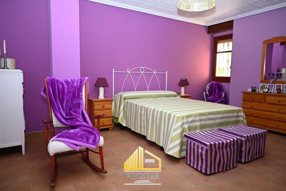 6 soveværelse Villa til salg i Montserrat med swimmingpool garage - € 480.000 (Ref: 9217002)