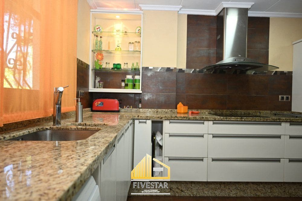 6 soveværelse Villa til salg i Montserrat med swimmingpool garage - € 480.000 (Ref: 9217002)