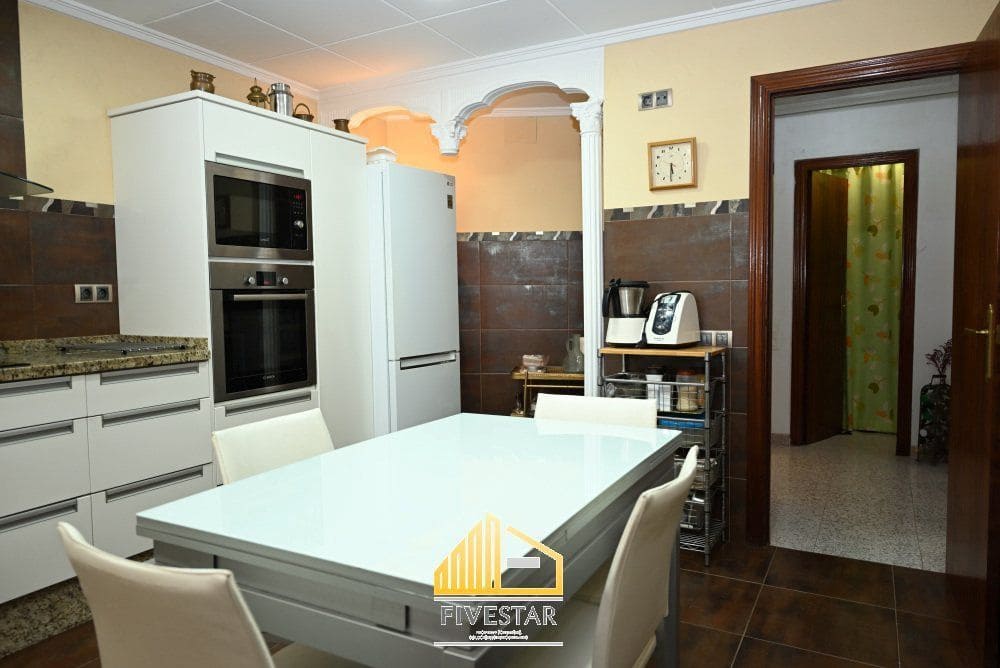 6 soveværelse Villa til salg i Montserrat med swimmingpool garage - € 480.000 (Ref: 9217002)