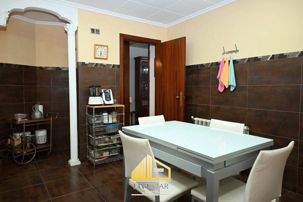 6 soveværelse Villa til salg i Montserrat med swimmingpool garage - € 480.000 (Ref: 9217002)