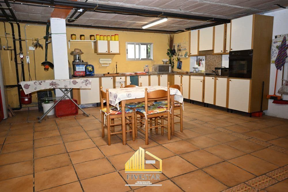 6 soveværelse Villa til salg i Montserrat med swimmingpool garage - € 480.000 (Ref: 9217002)