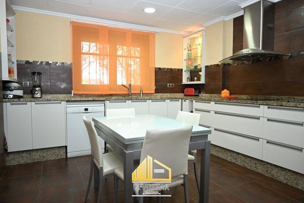 6 soveværelse Villa til salg i Montserrat med swimmingpool garage - € 480.000 (Ref: 9217002)